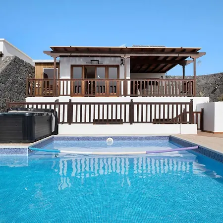 Peaky Playa Blanca (Lanzarote)